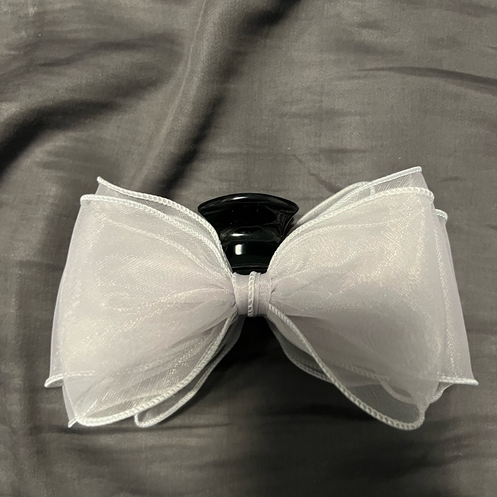 Elegant Grey Bow Hairclip